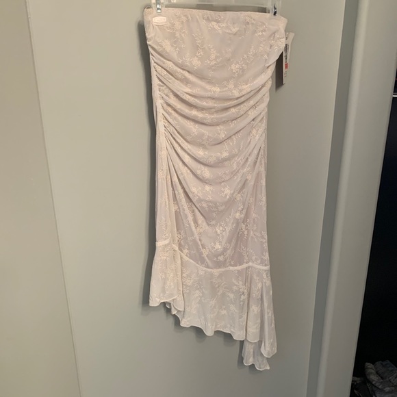 Dress - Picture 2 of 4